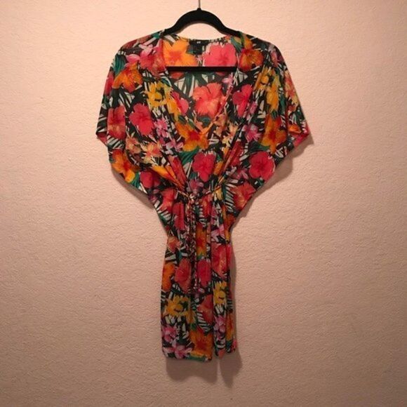 NWOT. H&M Swimsuit floral coverup.​ - Picture 2 of 8